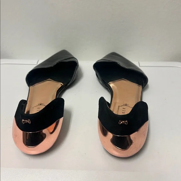 Ted baker Flats with gold accents on the back. Comfortable & stylish. - Picture 6 of 9